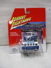 Johnny Lightning 1966 Volkswagen 21 Window Samba Bus